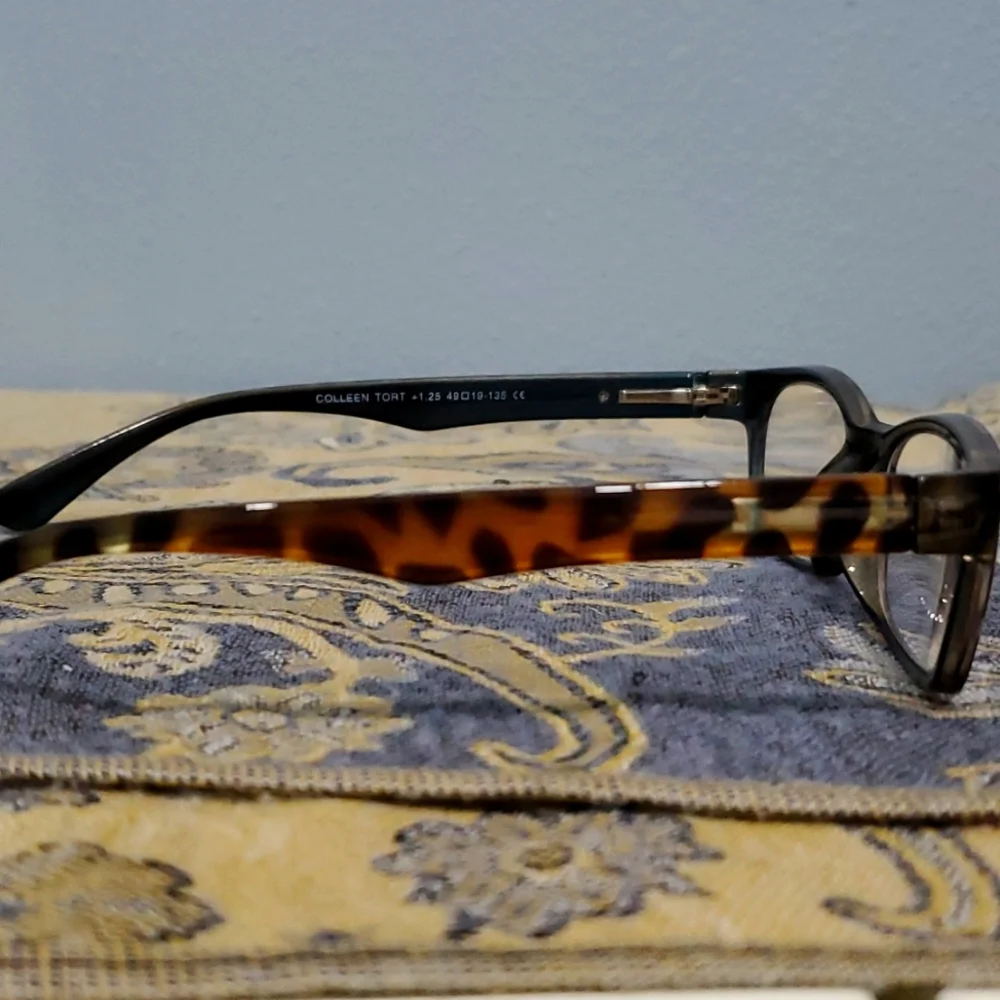 Reading glasses - Picture 2 of 3
